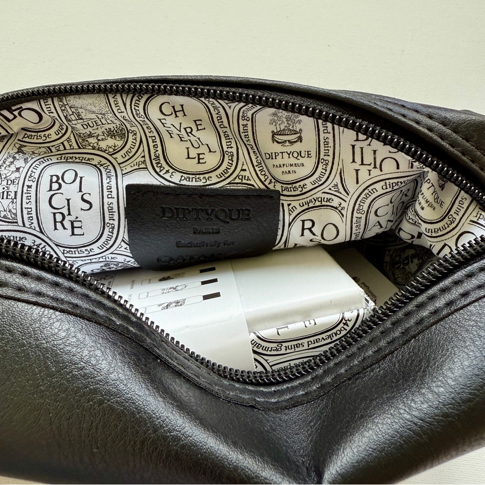 New Diptyque black & white First Class amenity kit Qatar Airways with toiletries - Picture 3 of 6